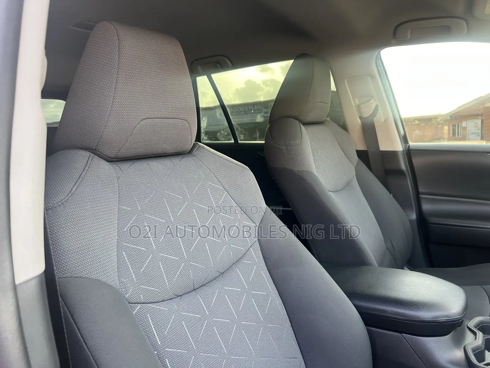 Toyota RAV4 XLE Premium 2021 Black