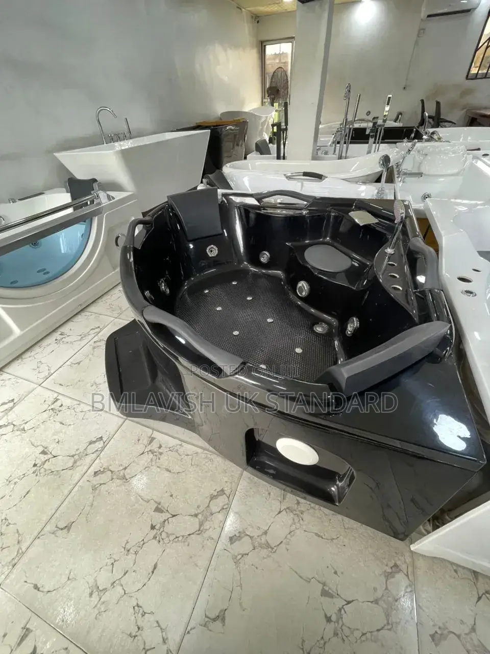 Black Corner Whirlpool Jacuzzi Set With 4 Handle