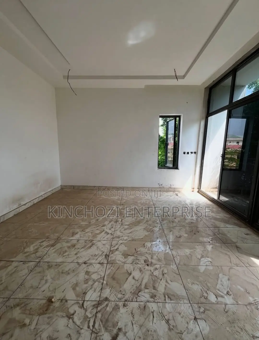 3bdrm Apartment in Wuse 2 for sale