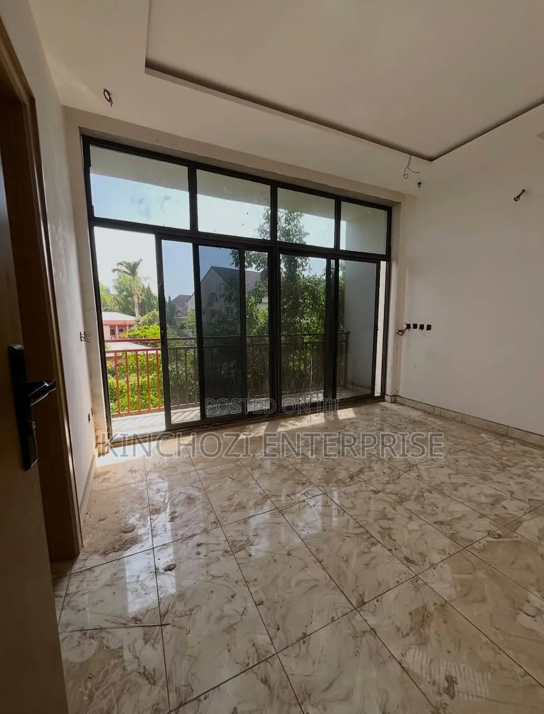 3bdrm Apartment in Wuse 2 for sale