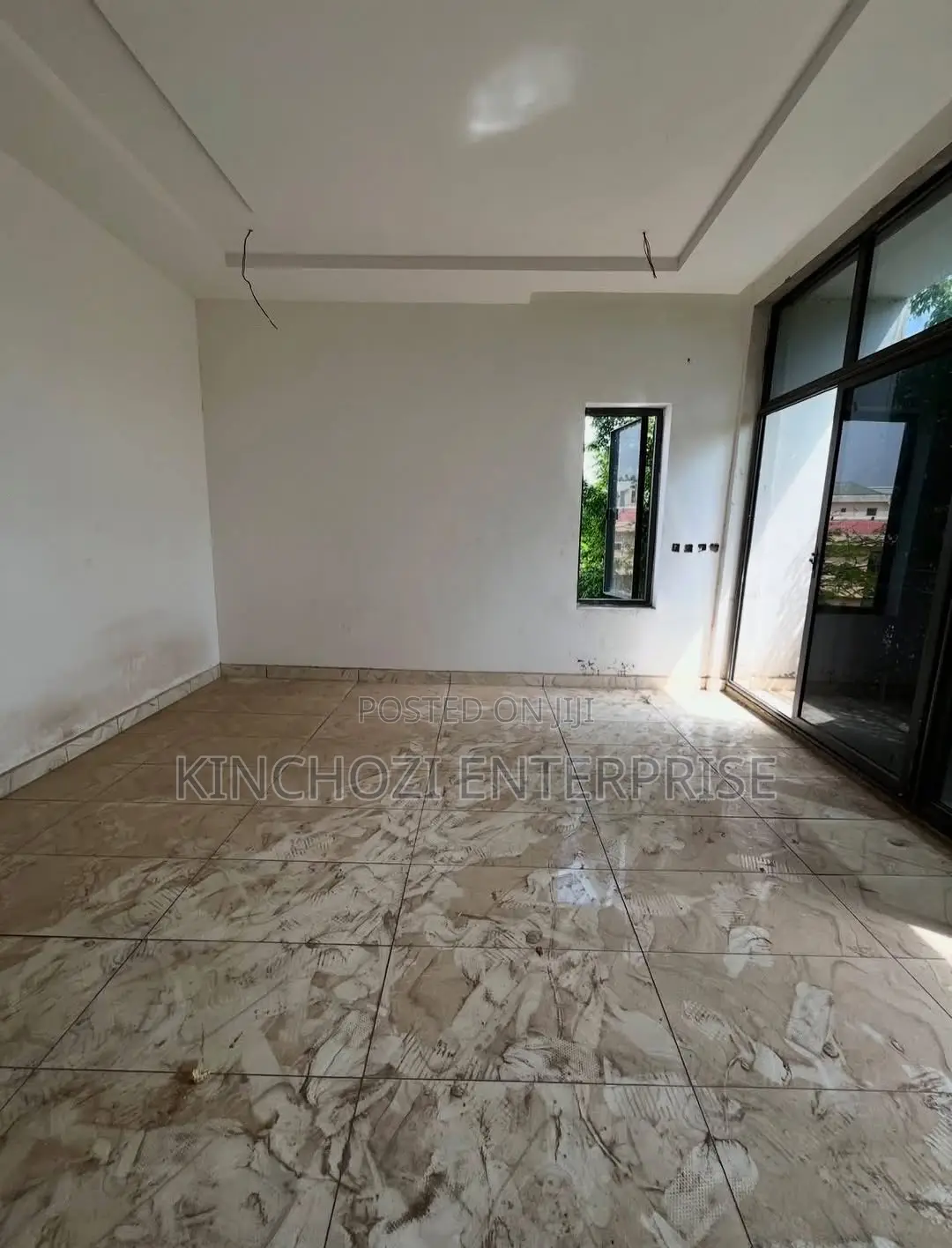 3bdrm Apartment in Wuse 2 for sale