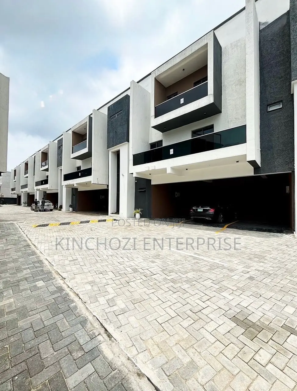 2bdrm Apartment in Lekki Phase 1 for rent