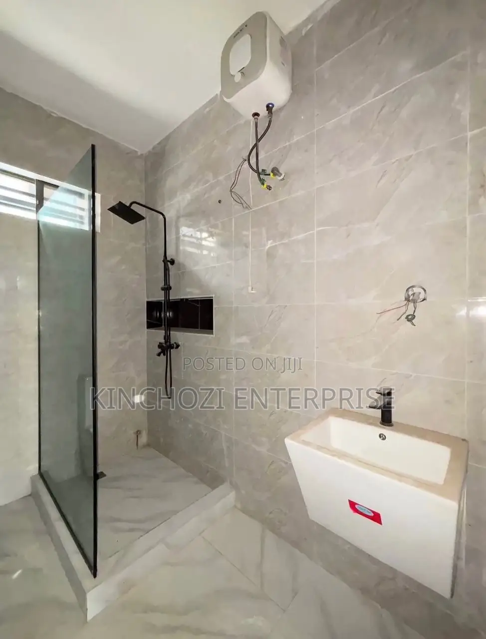 2bdrm Apartment in Lekki Phase 1 for rent