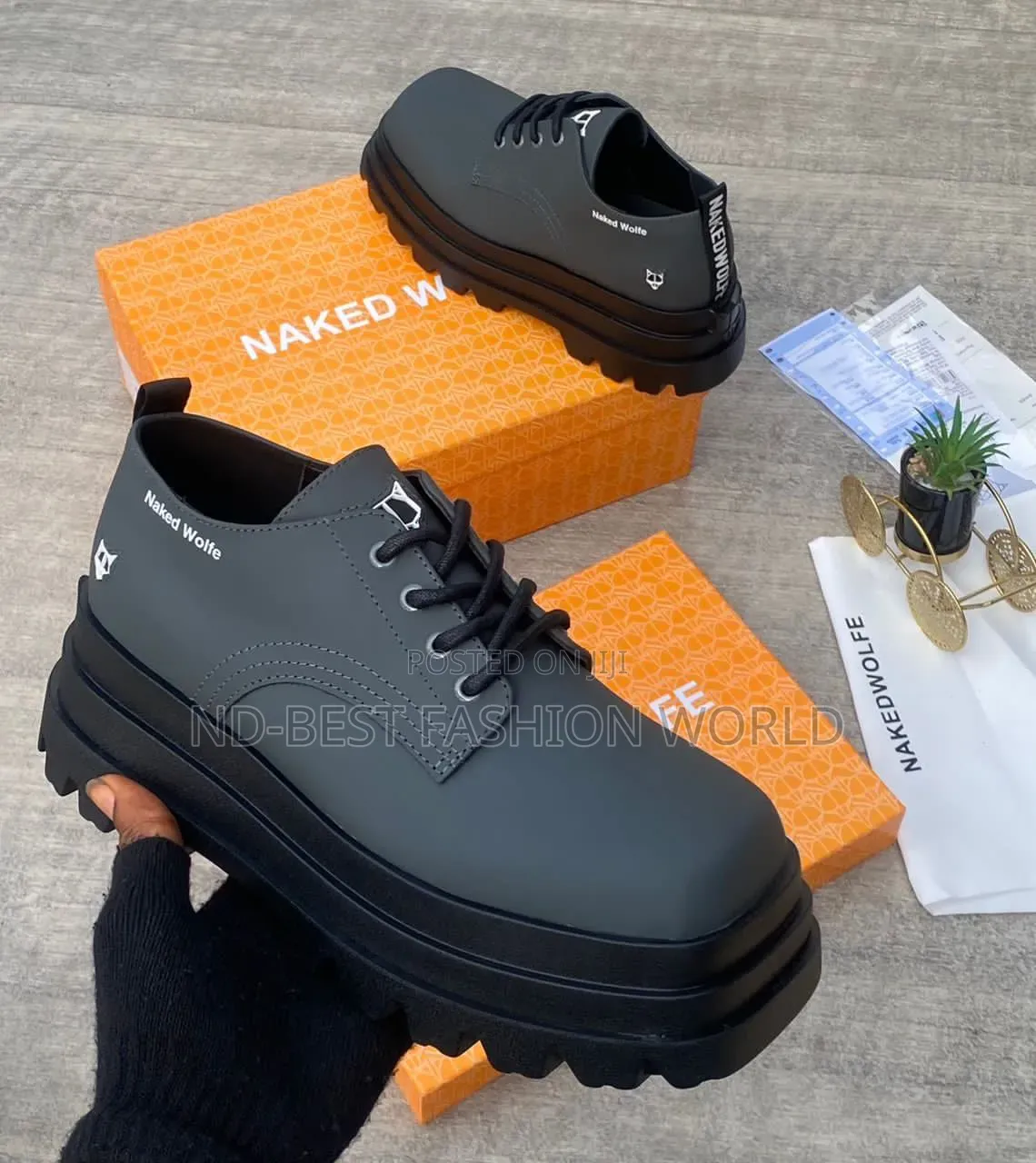 Necked Wolf Leather Shoe