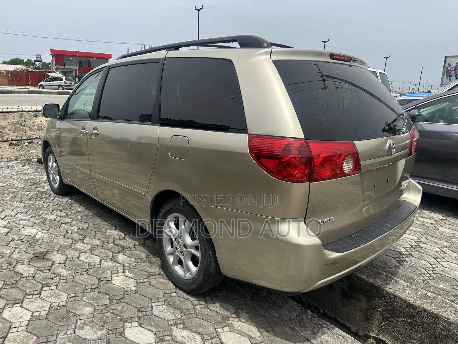 Toyota Sienna XLE AWD 2006 Gold