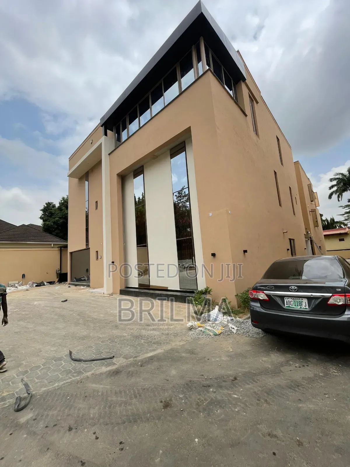 5bdrm Duplex in Maitama for sale