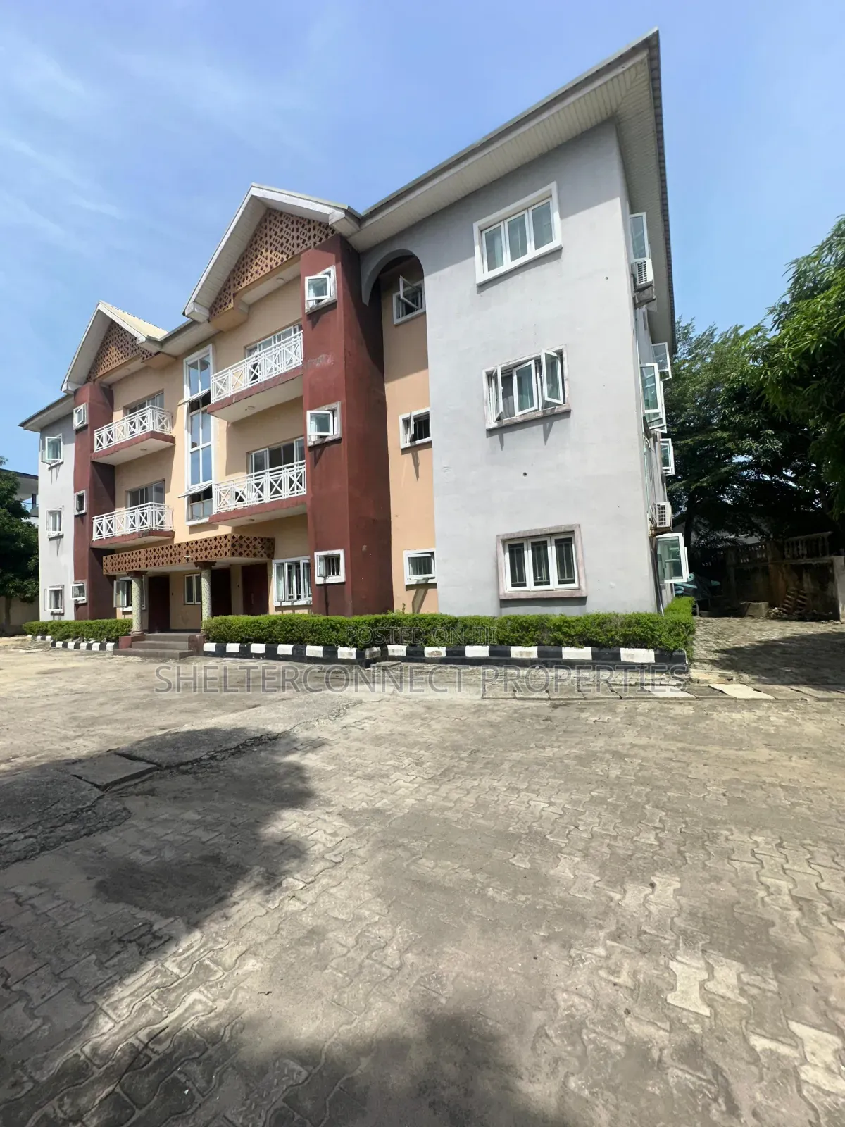 3bdrm Apartment in Ikota for rent