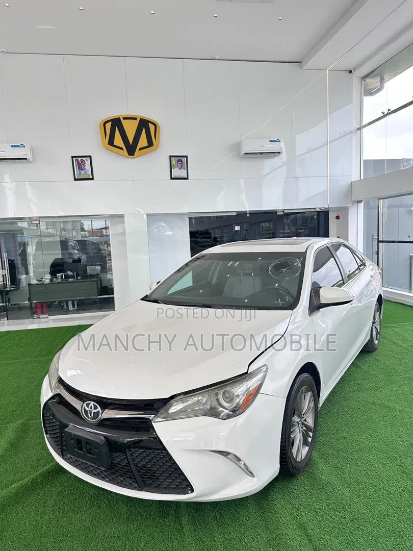 Toyota Camry SE 4dr Sedan (2.5L 4cyl 6A) 2016 White