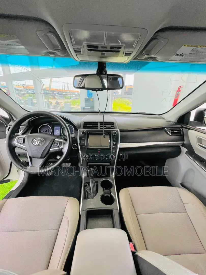 Toyota Camry SE 4dr Sedan (2.5L 4cyl 6A) 2016 White