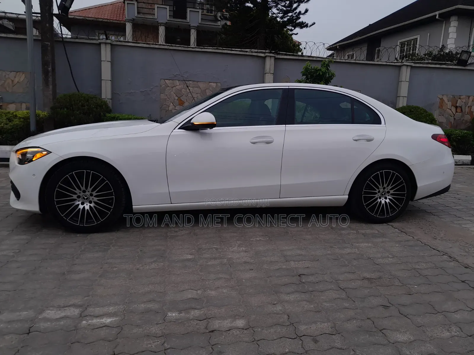 Mercedes-Benz C300 2024 White