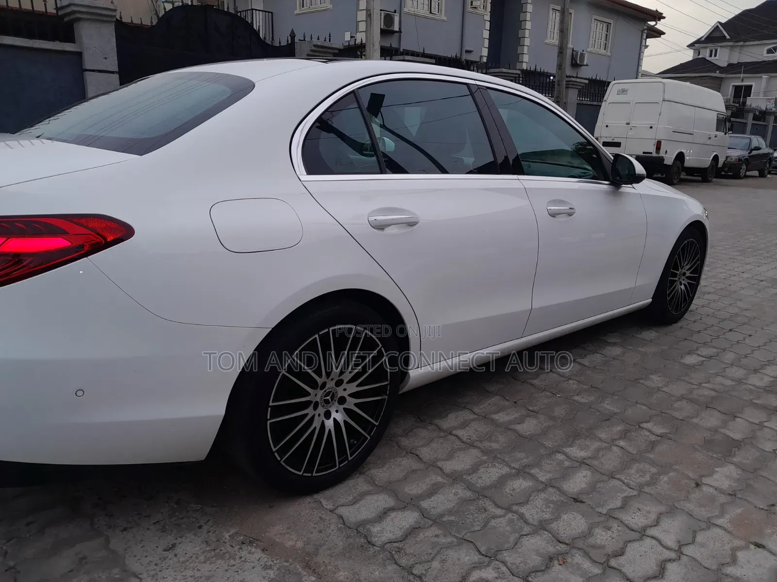 Mercedes-Benz C300 2024 White