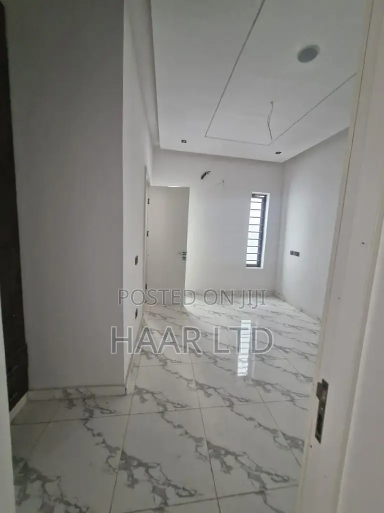 5bdrm Duplex in Ado / Ajah for sale