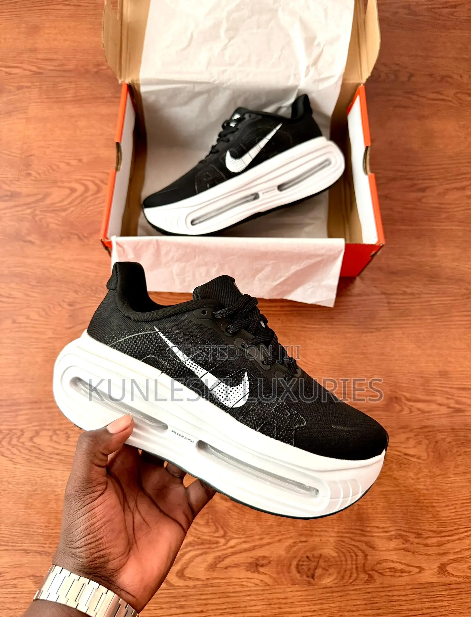 Original Nike Vomero Premium Sneakers Collection