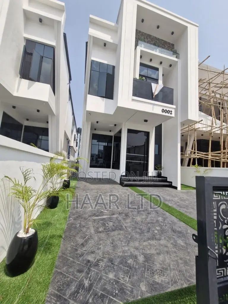 5bdrm Duplex in Chevron for sale