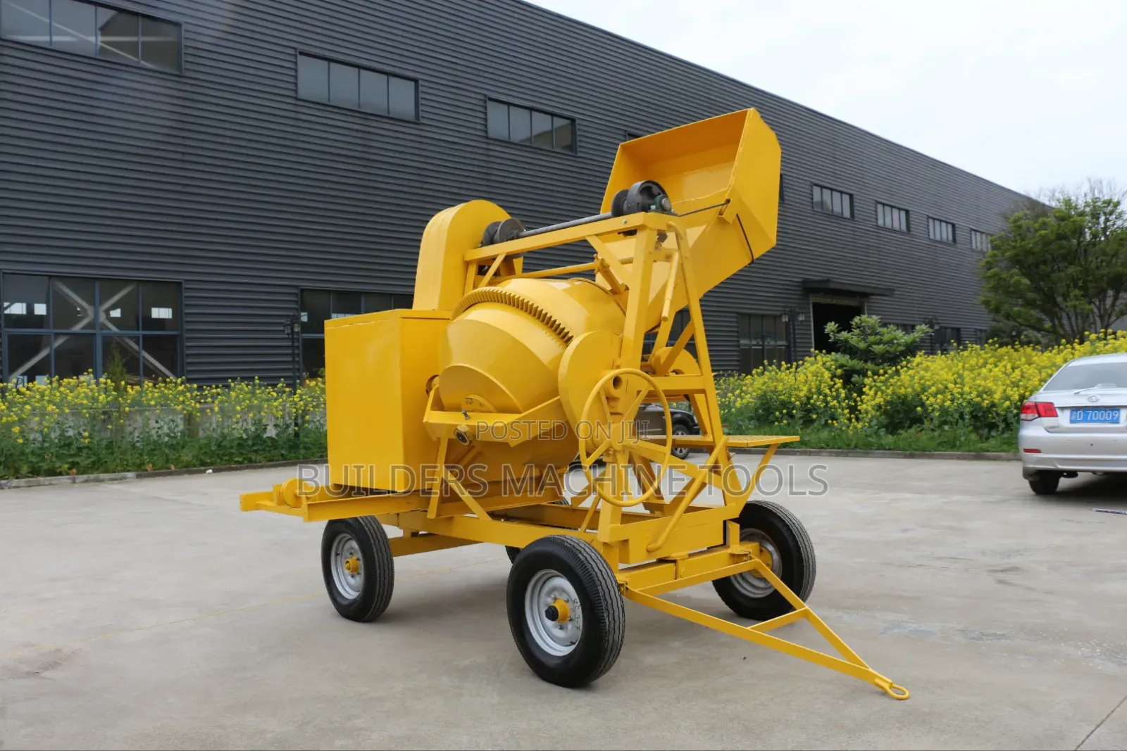 Mixer With Lifting Hoist