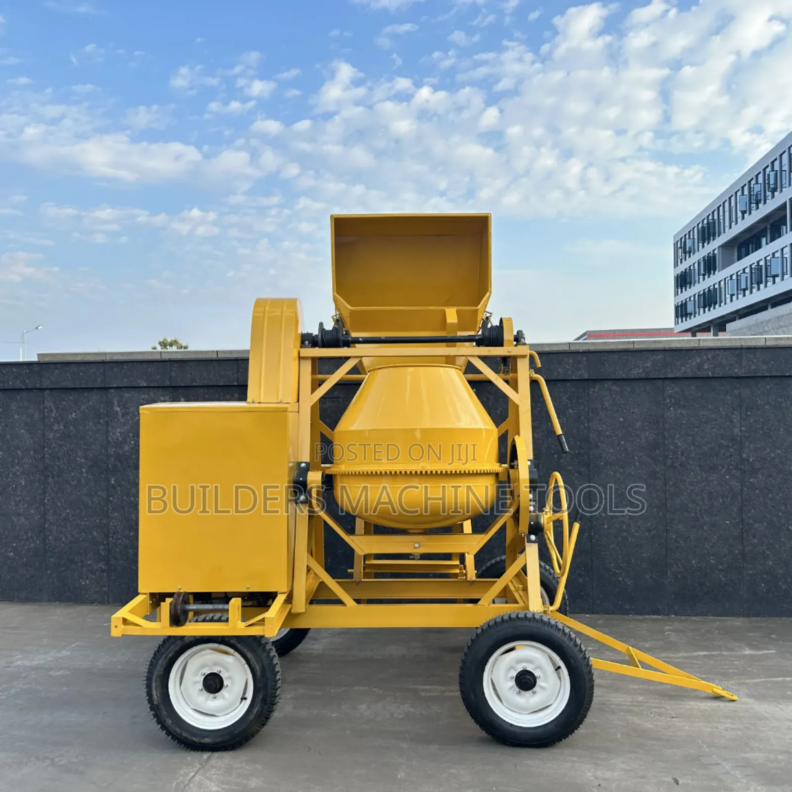 Mixer With Lifting Hoist