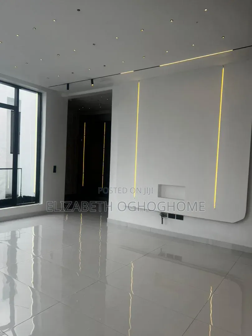Furnished 5bdrm Duplex in Chevron for sale