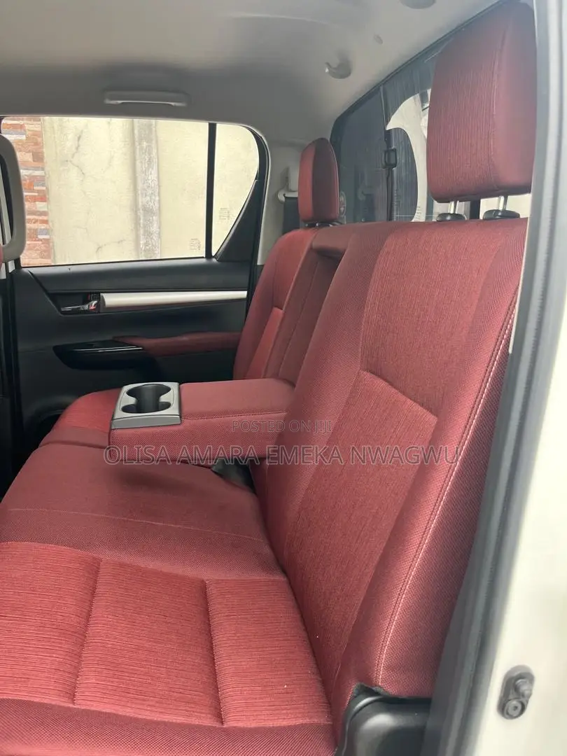 Toyota Hilux 2025 White