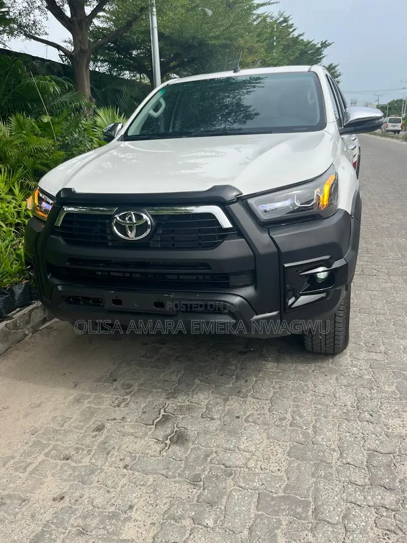 Toyota Hilux 2025 White