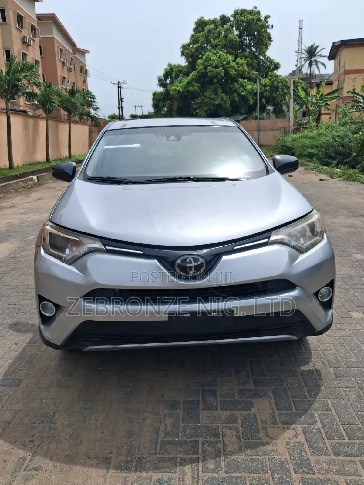 Toyota RAV4 LE 4dr SUV AWD (2.5L 4cyl 6A) 2018 Silver