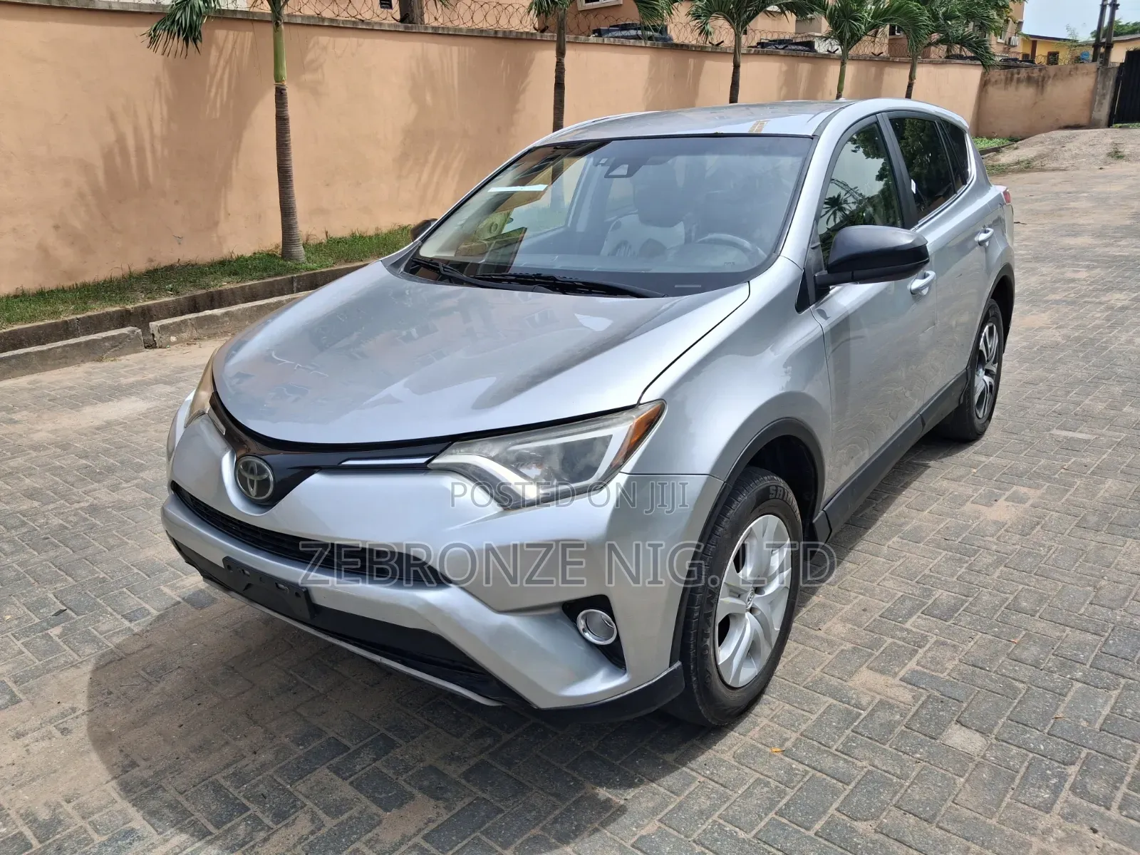 Toyota RAV4 LE 4dr SUV AWD (2.5L 4cyl 6A) 2018 Silver