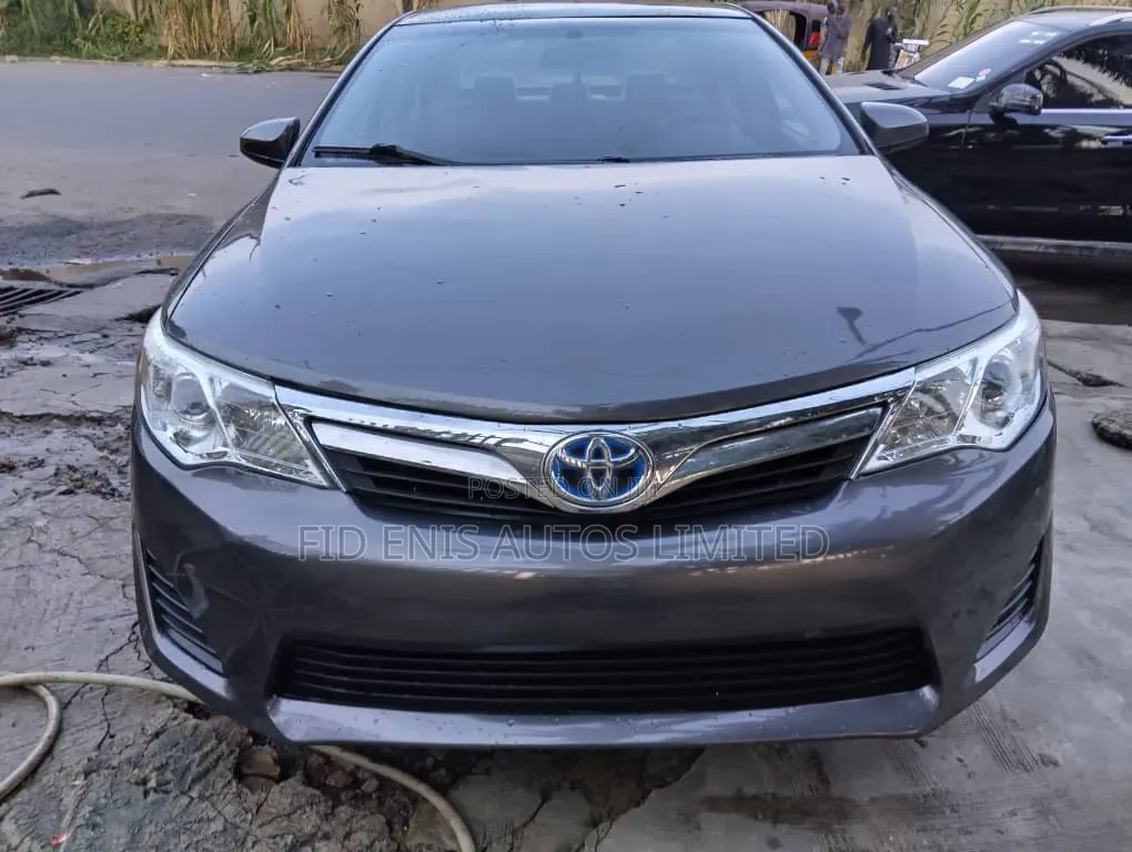 Toyota Camry LE 4dr Sedan (2.5L 4cyl 6A) 2013 Gray