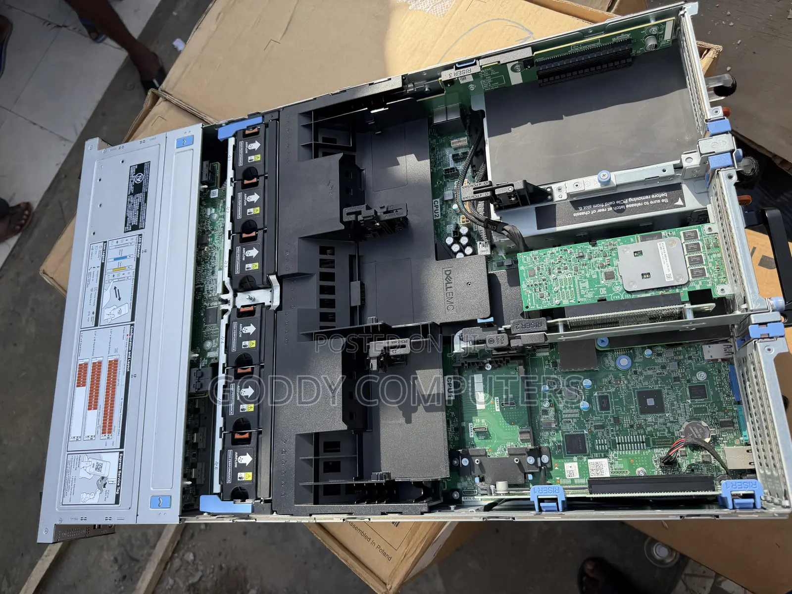 Server Dell PowerEdge R740 32GB Intel Xeon HDD 2T