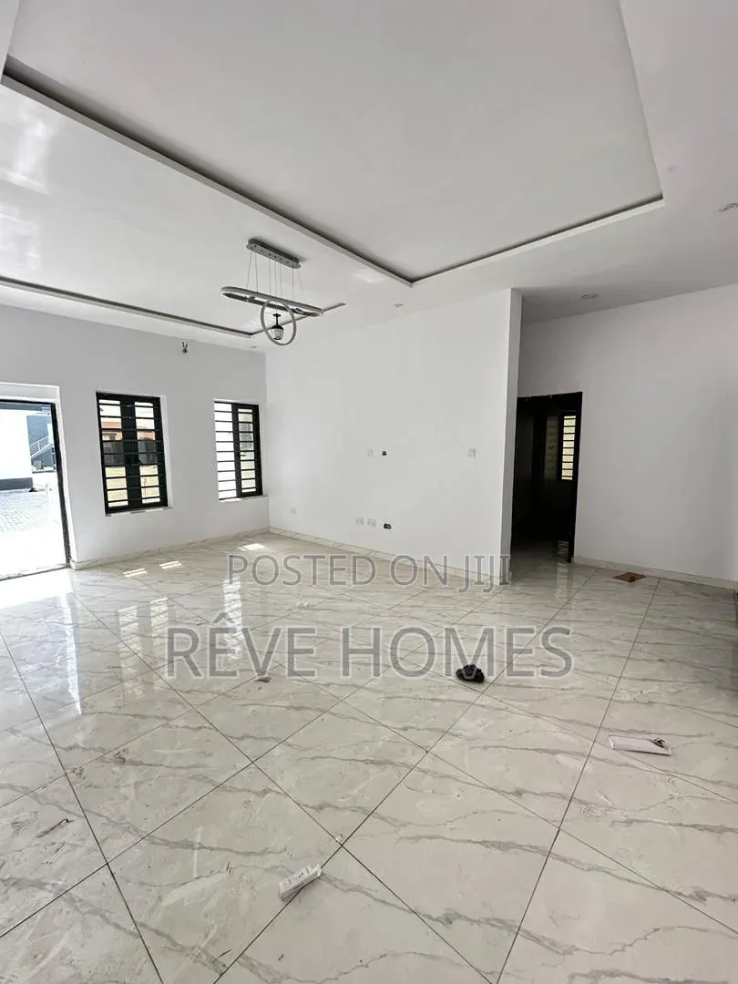 3bdrm Apartment in Mobil, Ilaje for sale