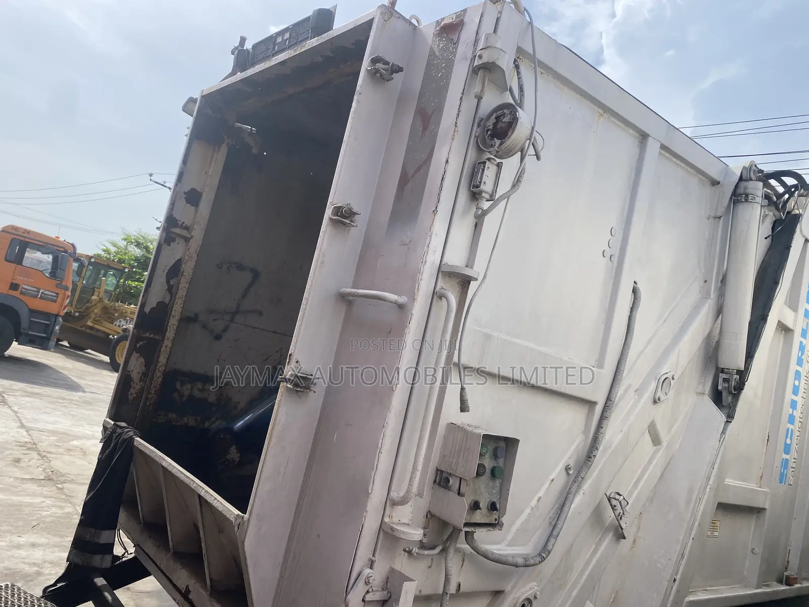Mercedes Benz Garbage Compactor
