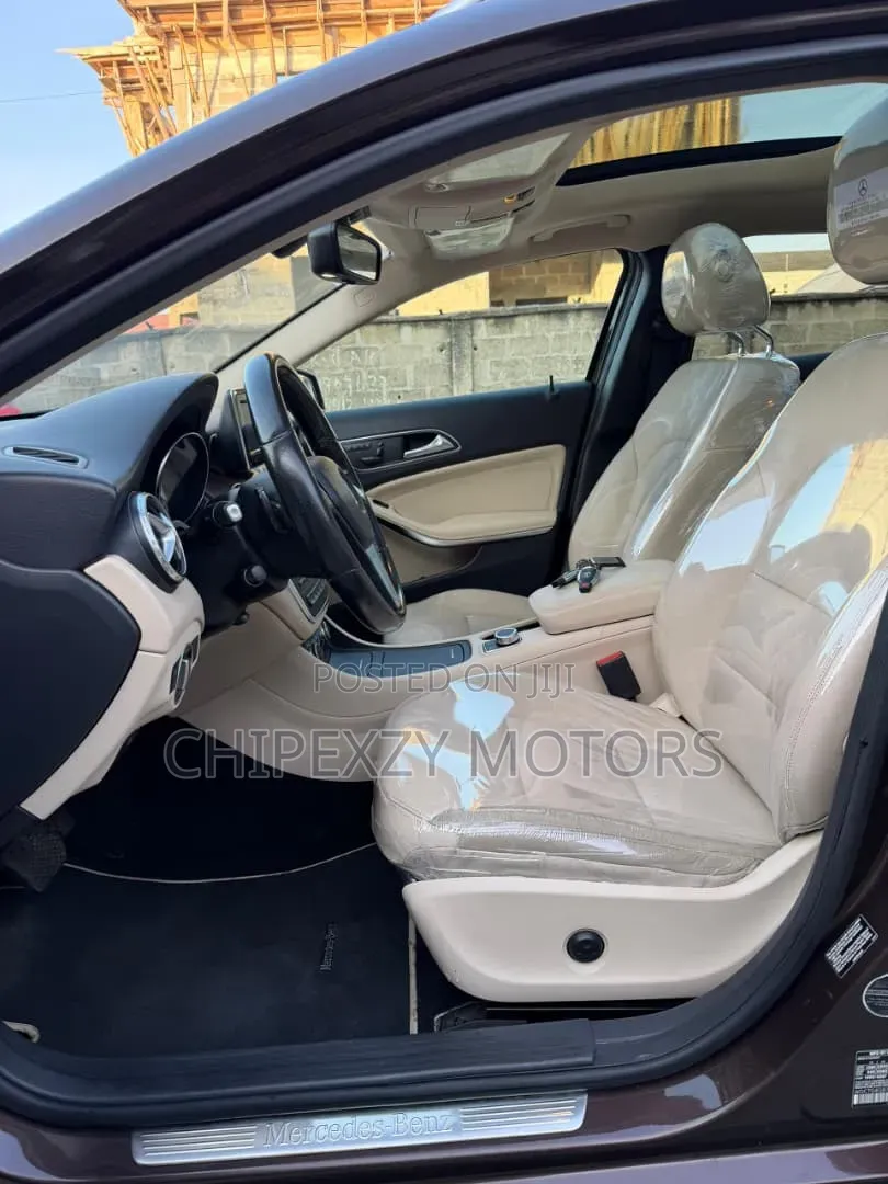 Mercedes-Benz GLA 250 2015 Brown