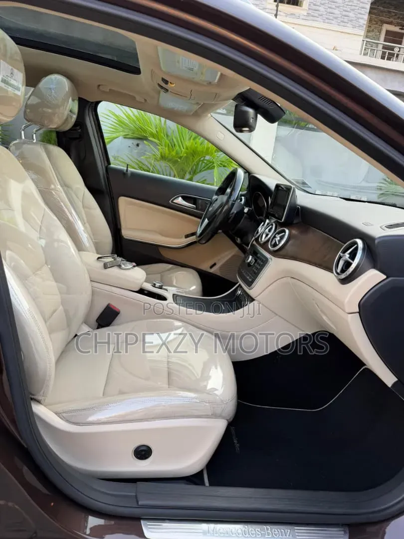 Mercedes-Benz GLA 250 2015 Brown