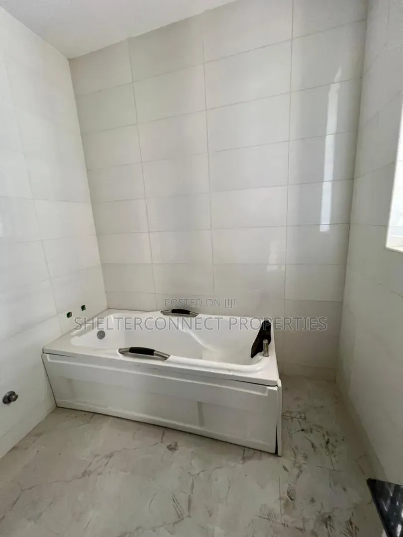4bdrm Duplex in Ologolo for sale