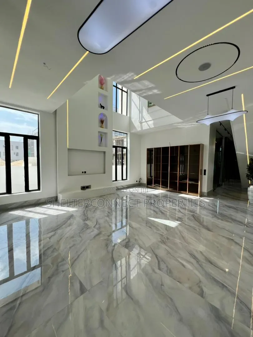5bdrm Duplex in Lekki Phase 1 for sale