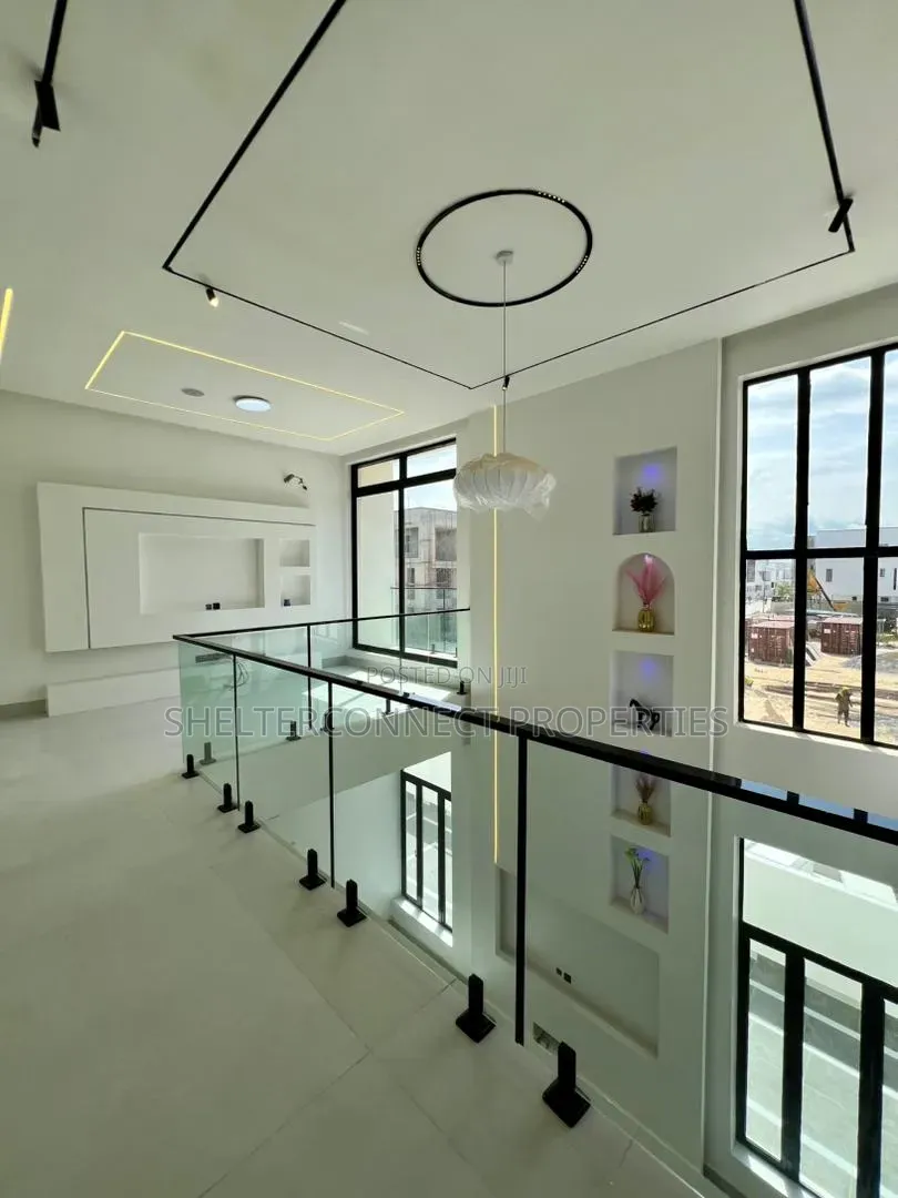 5bdrm Duplex in Lekki Phase 1 for sale