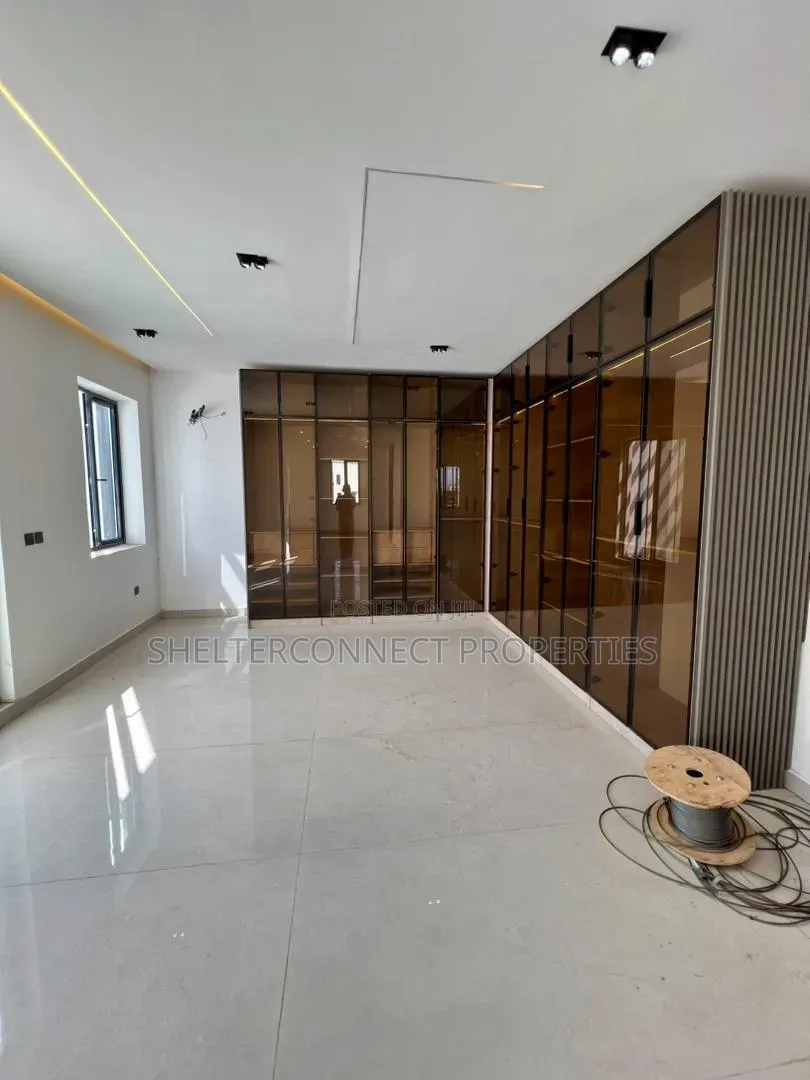 6bdrm Duplex in Lekki Phase 1 for sale