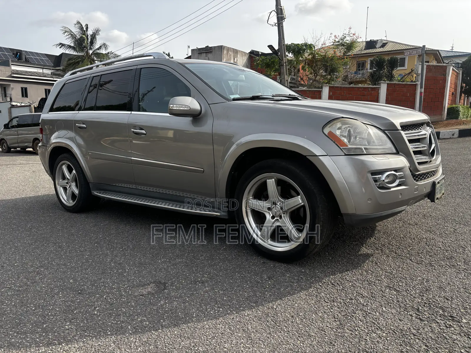 Mercedes-Benz GL-Class GL 550 2008 Gold
