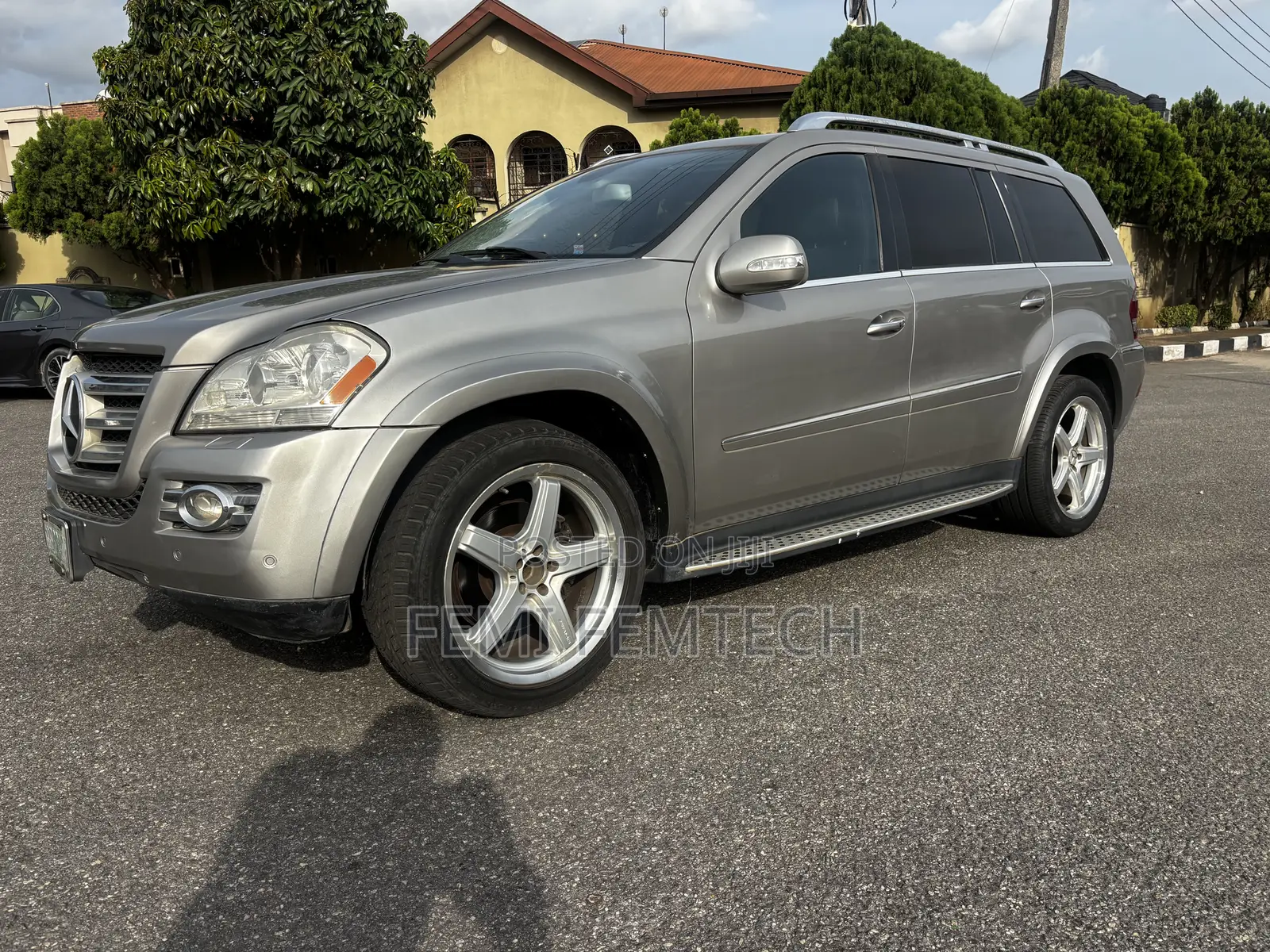Mercedes-Benz GL-Class GL 550 2008 Gold