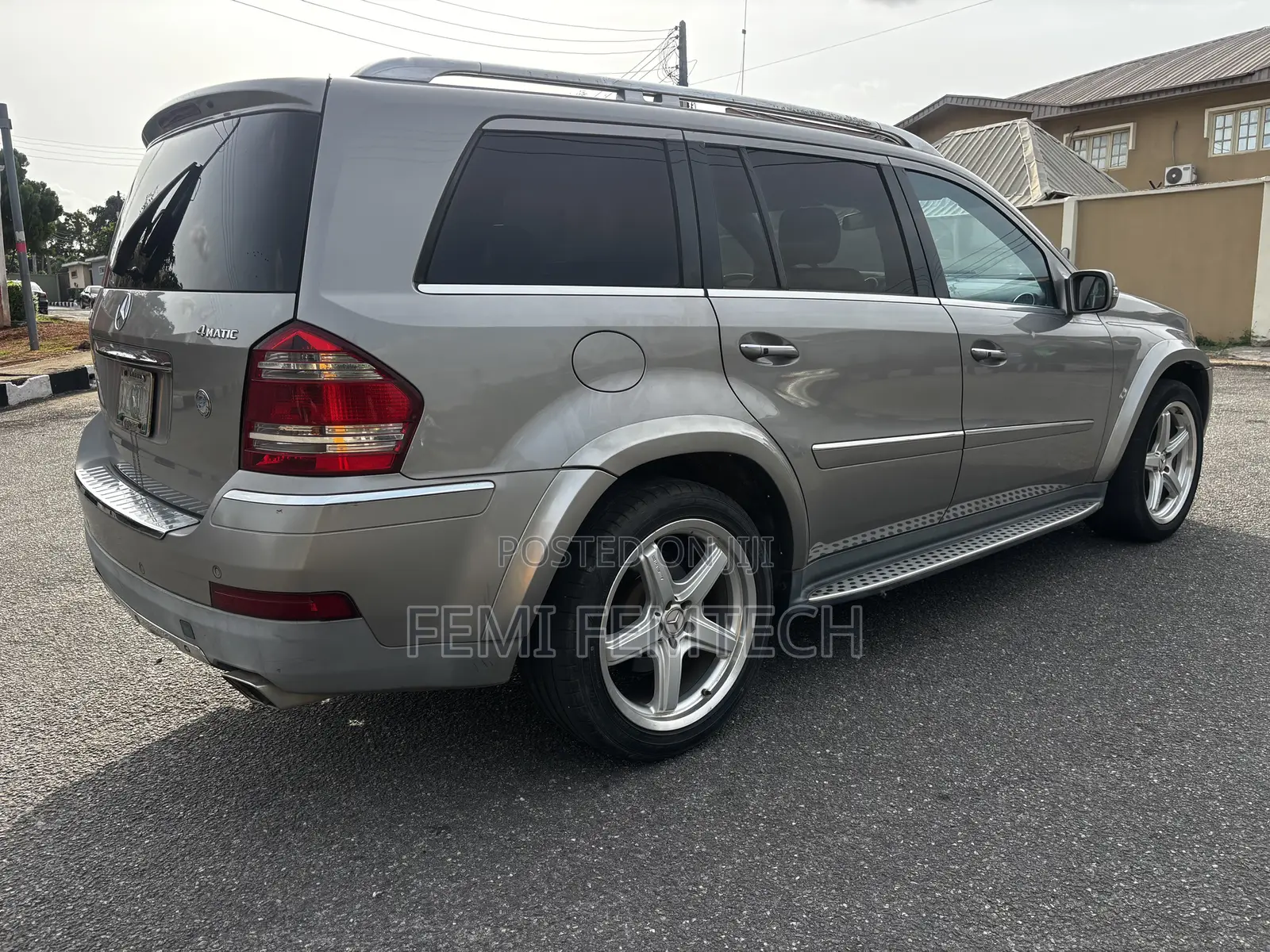 Mercedes-Benz GL-Class GL 550 2008 Gold