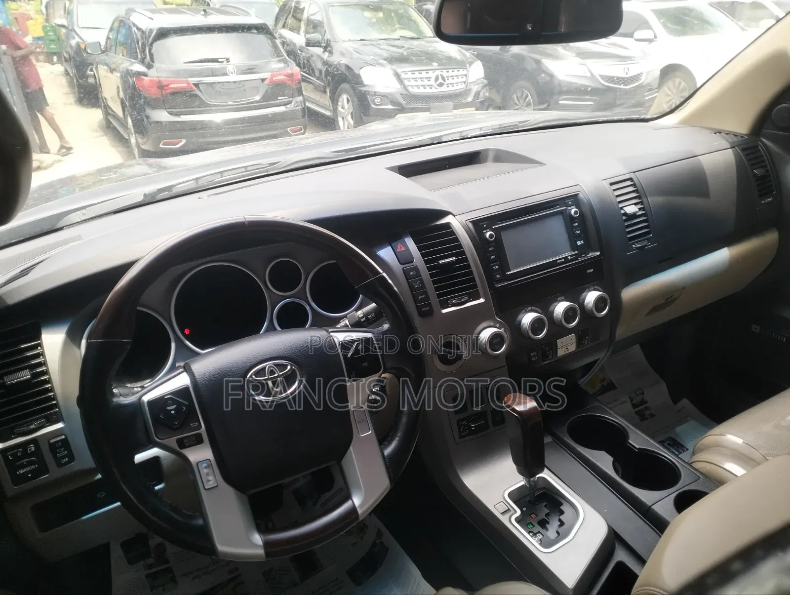 Toyota Sequoia Platinum FFV 4dr SUV 4WD (5.7L 8cyl 6A) 2016 Black