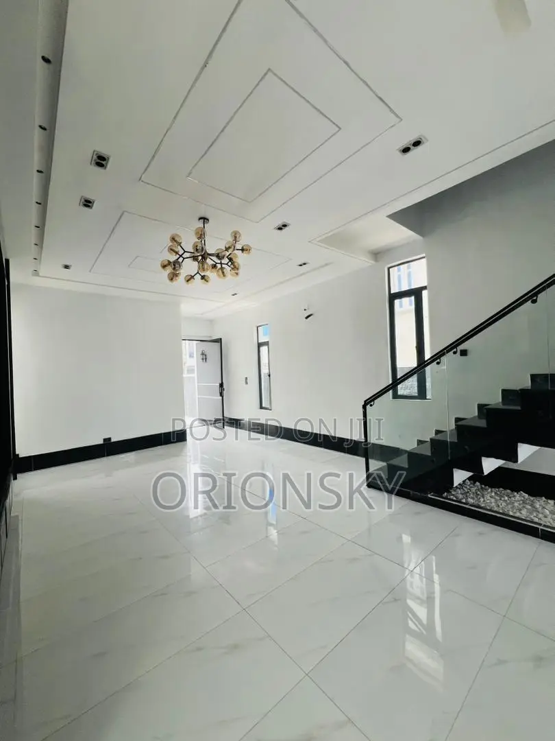 5bdrm Duplex in Ajah, Off Lekki-Epe Expressway for sale