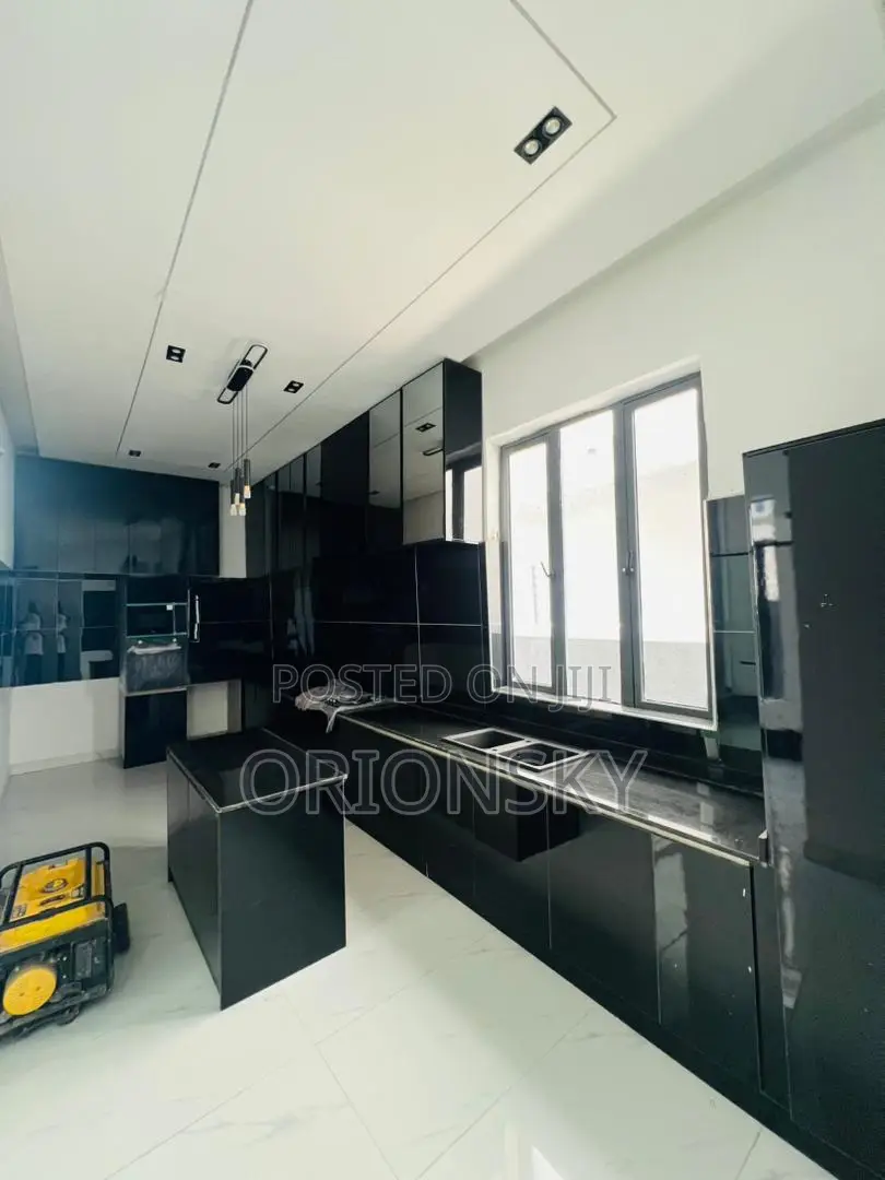 5bdrm Duplex in Ajah, Off Lekki-Epe Expressway for sale