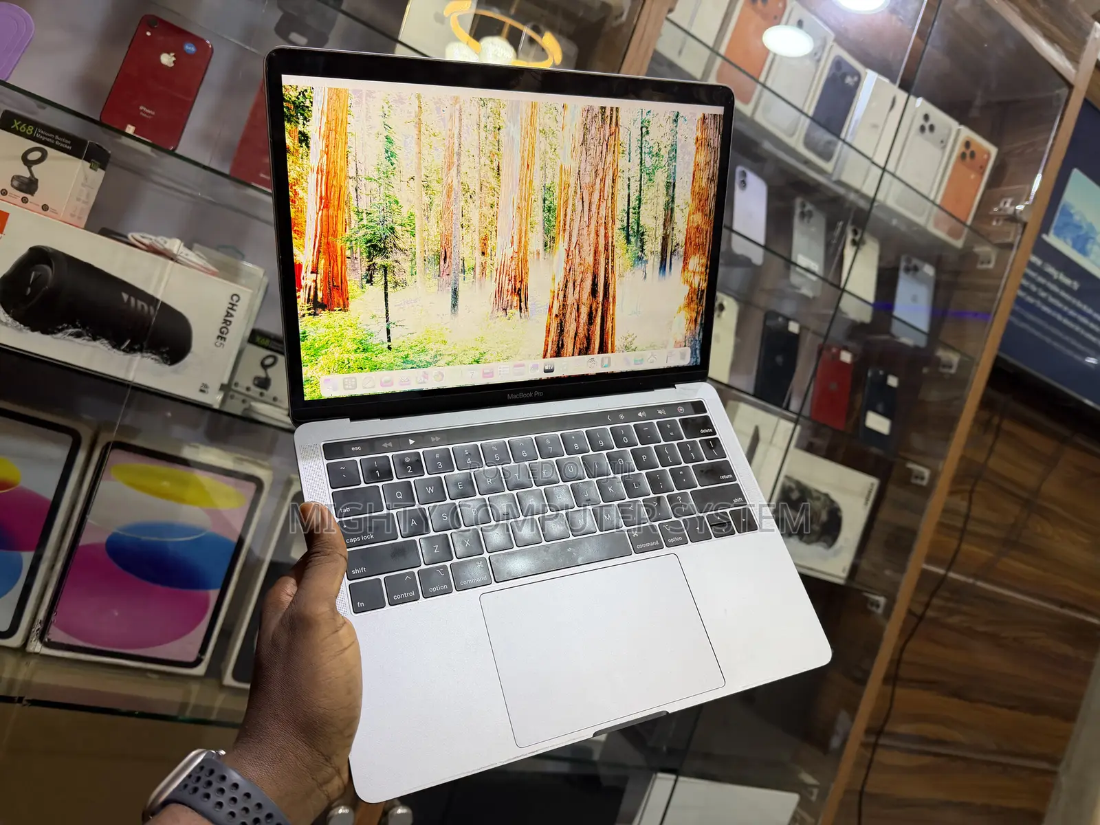 Laptop Apple MacBook Pro 2018 8GB Intel Core i5 SSD 256GB