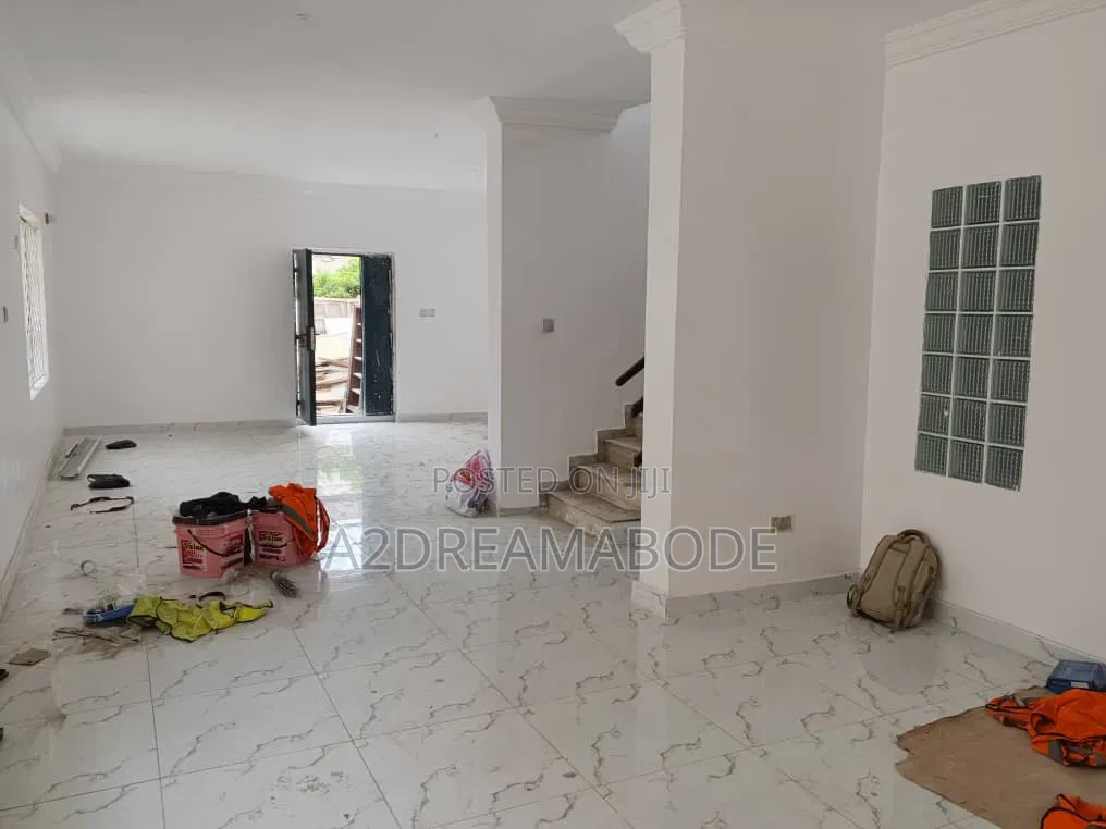 4bdrm Duplex in Adeniyi Jones for rent