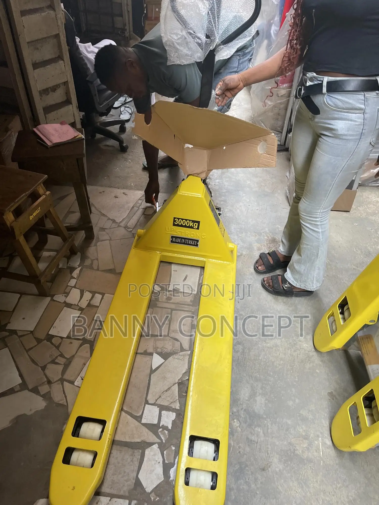 3-Ton Manual Hand Pallet Truck (3000kg)