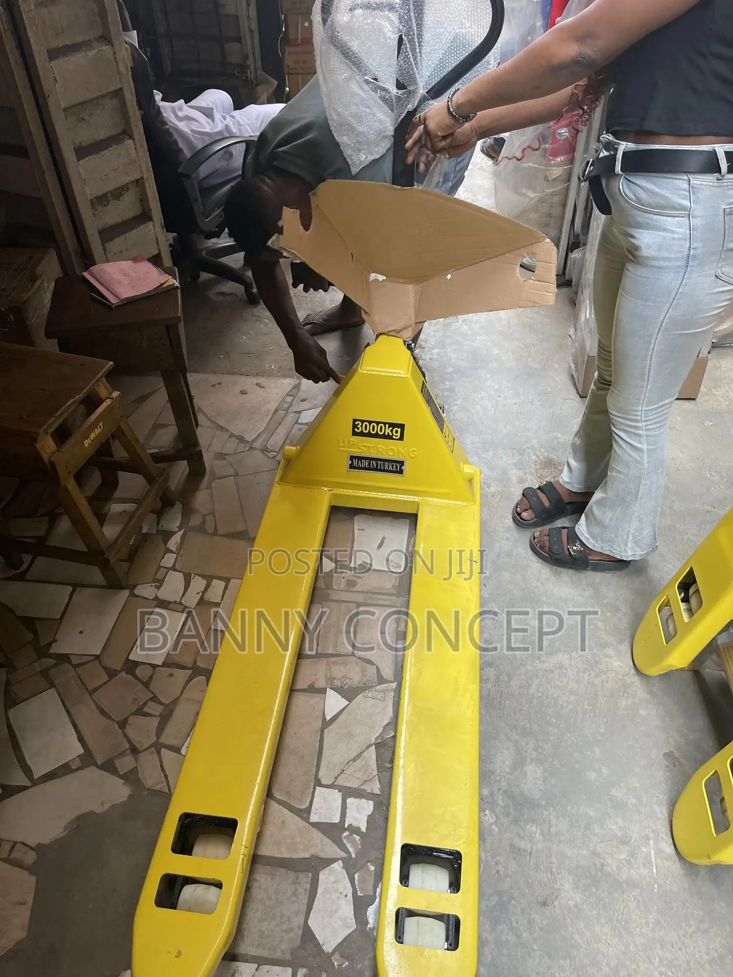 3-Ton Manual Hand Pallet Truck (3000kg)