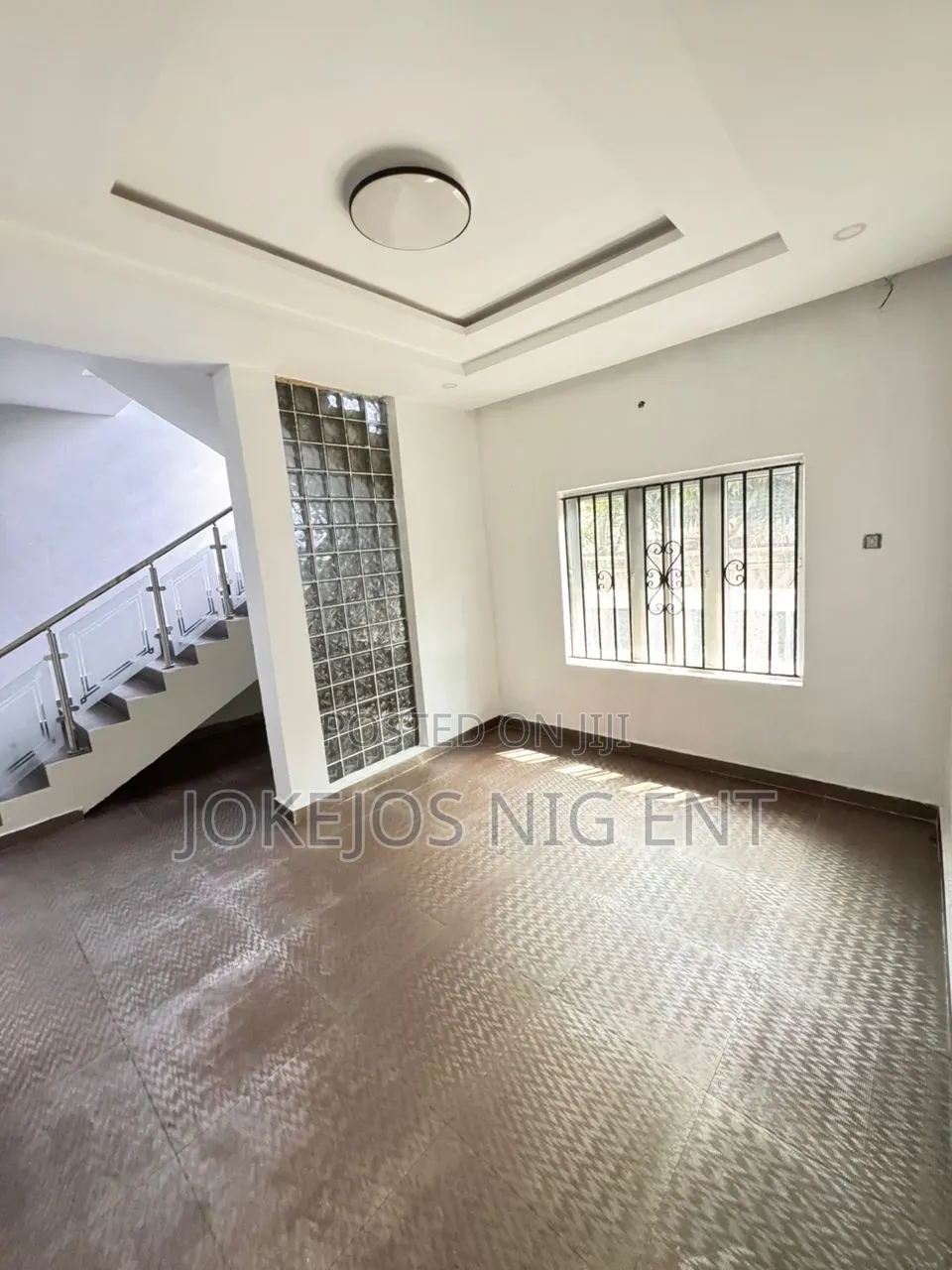 5bdrm Duplex in Chevron for sale