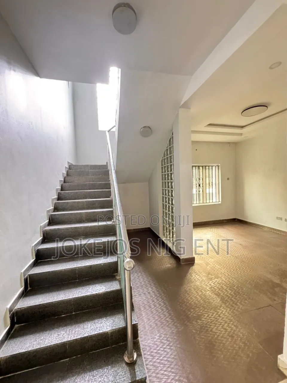 5bdrm Duplex in Chevron for sale