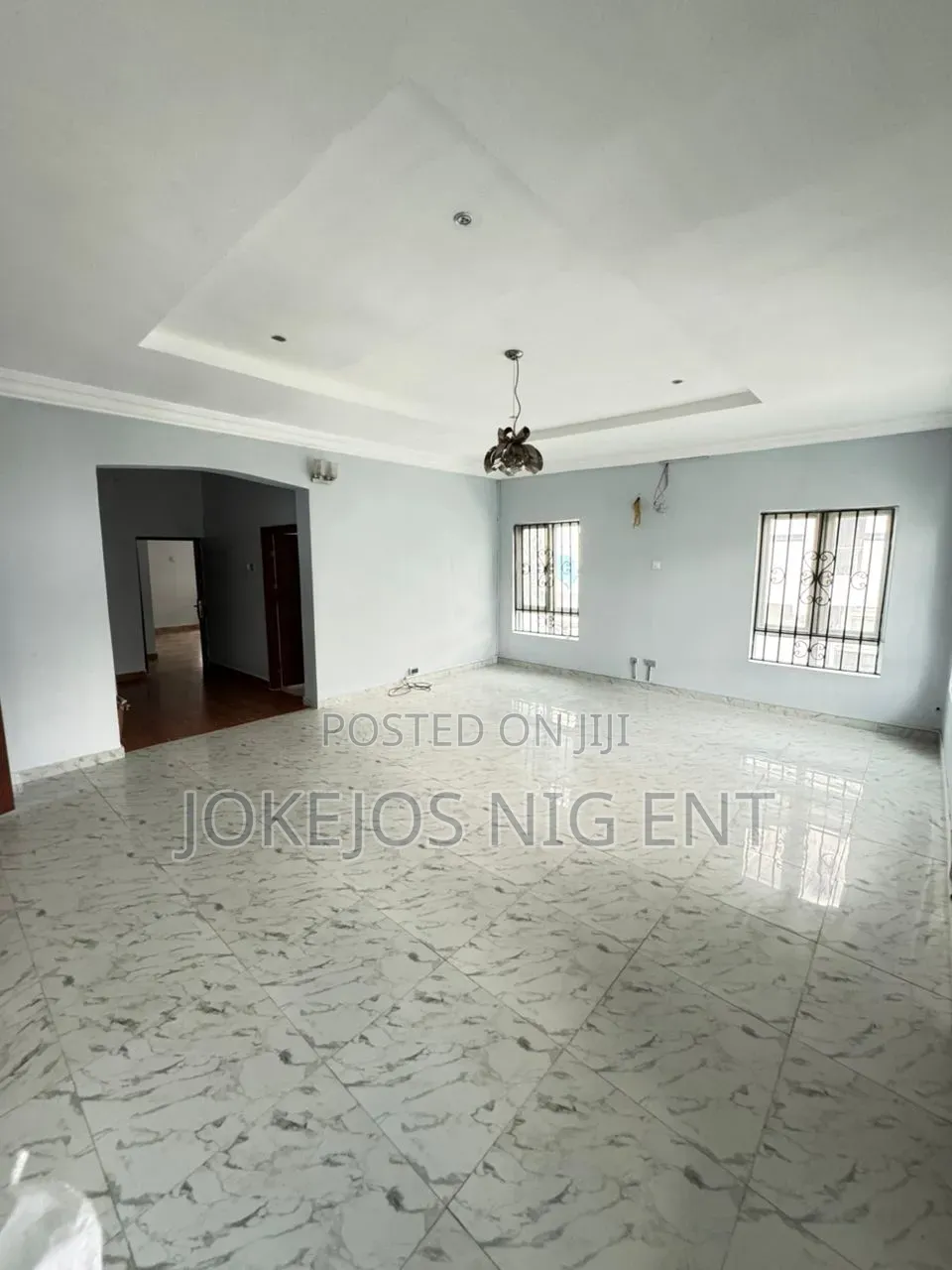 5bdrm Duplex in Chevron for sale