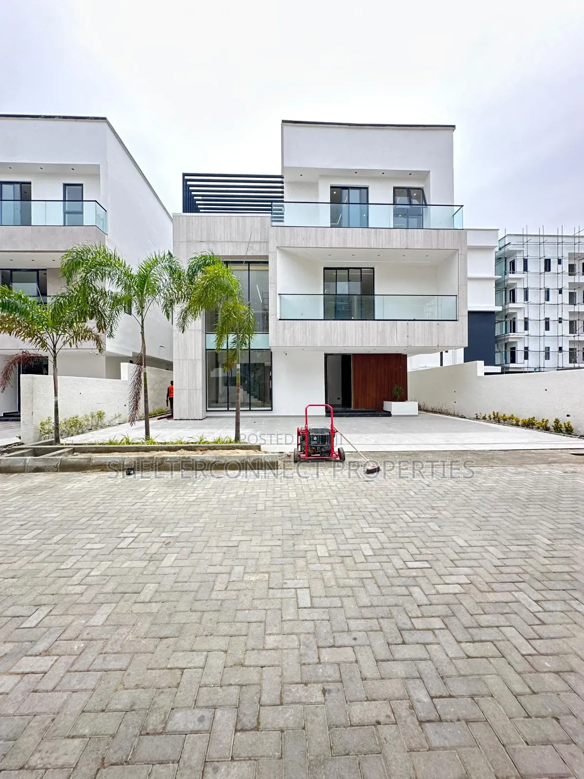 6bdrm Duplex in Ikate for sale