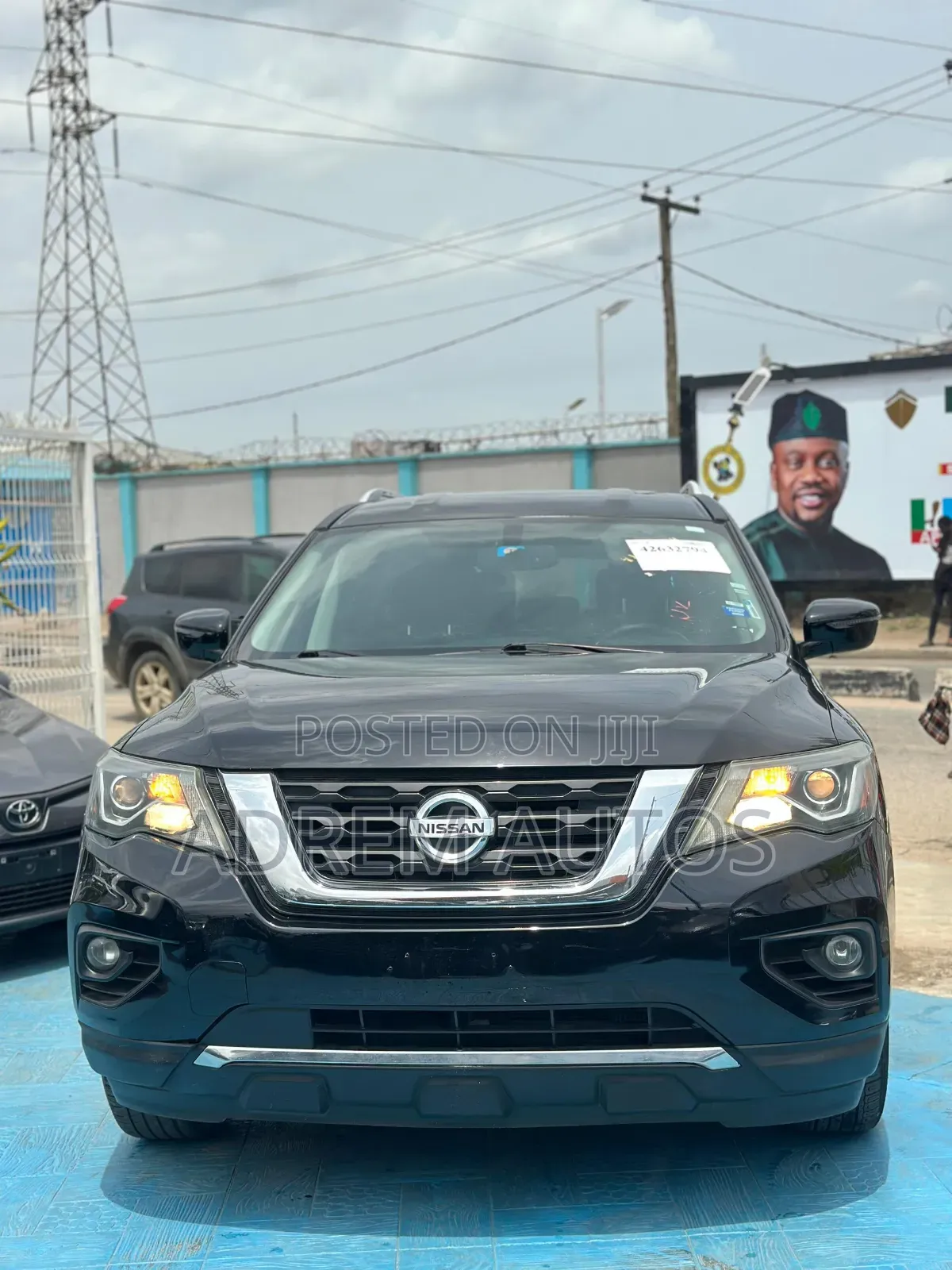 Nissan Pathfinder SV 2018 Black